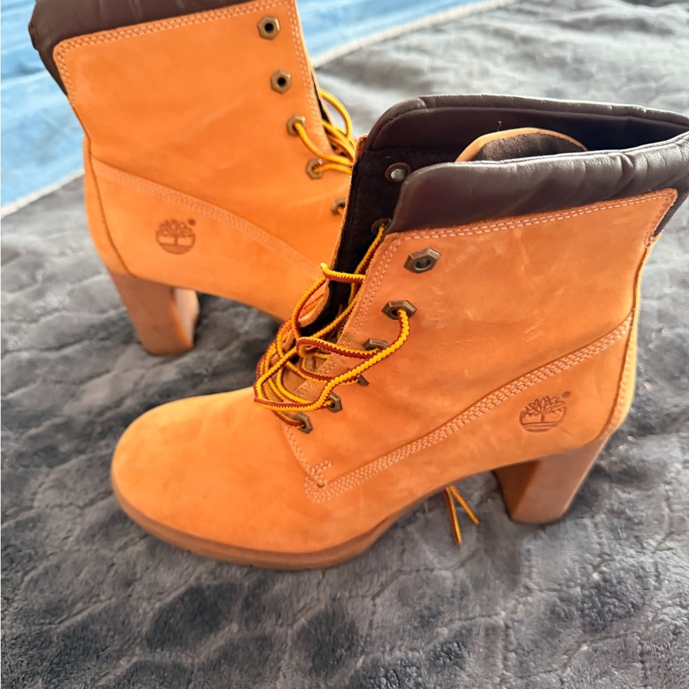 Timberland Orange Suede Lace-Up Heeled Ankle Boots with Brown Collar